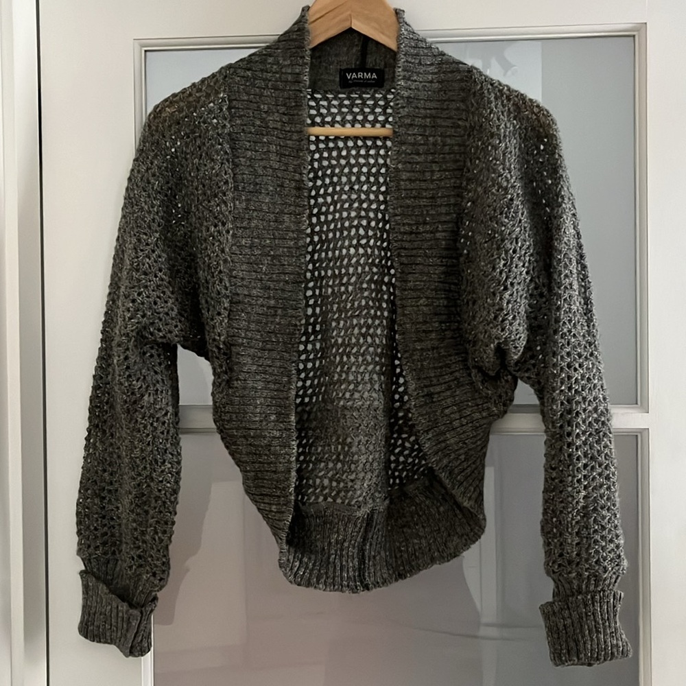 ICELANDIC VARMA grey wool sweater shrug, size medium